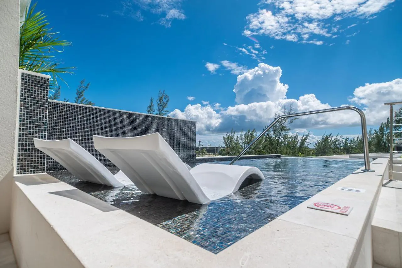 Studio Apartment Near Seven Mile Beach At The Grove West Bay 0*,  Cayman Islands