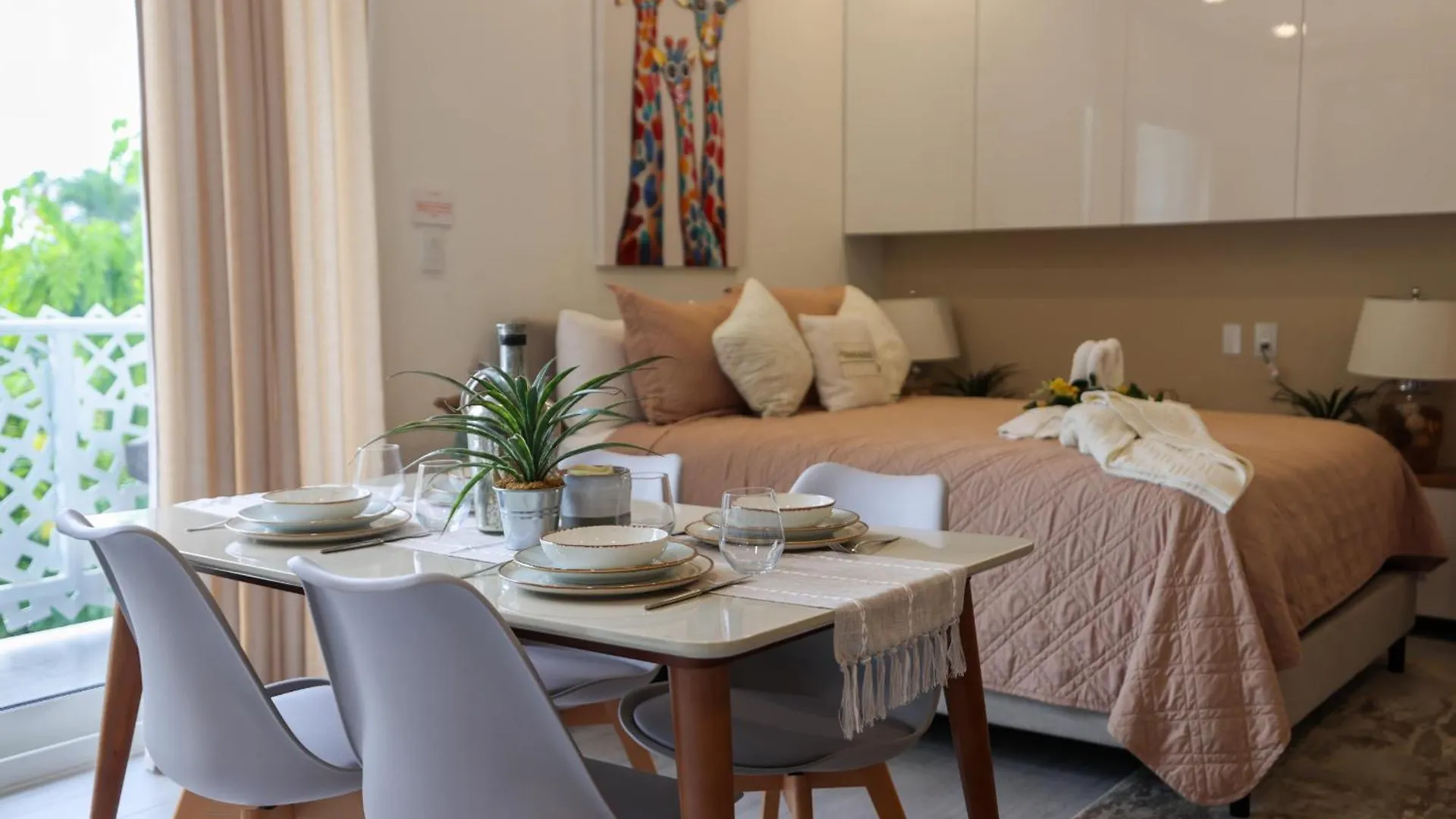 Studio Apartment Near Seven Mile Beach At The Grove West Bay
